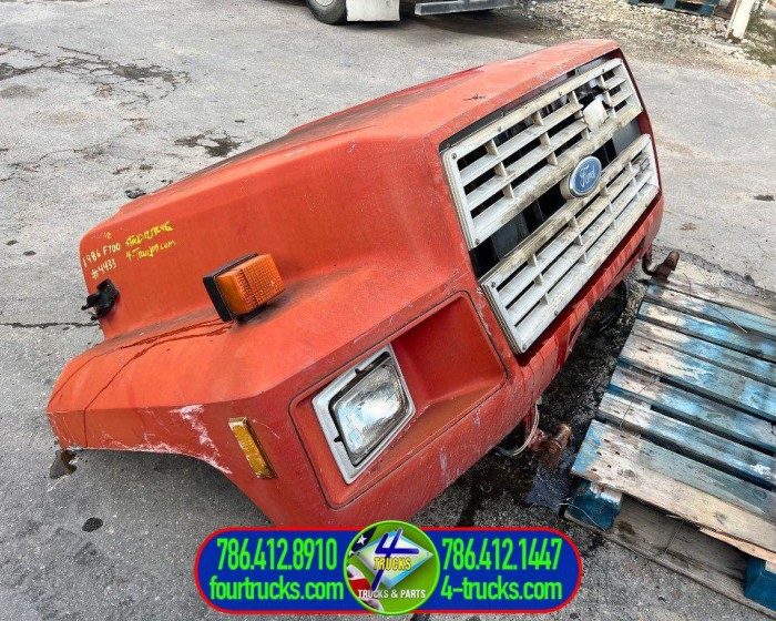 1986 FORD F700 HOODS 